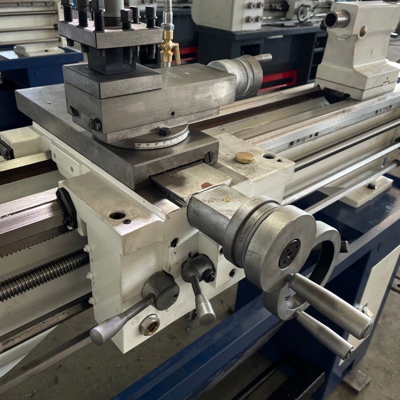 high-precision manual lathe