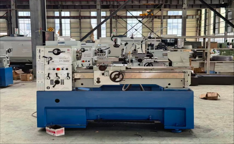 Torno universal manual horizontal para usinagem de metais