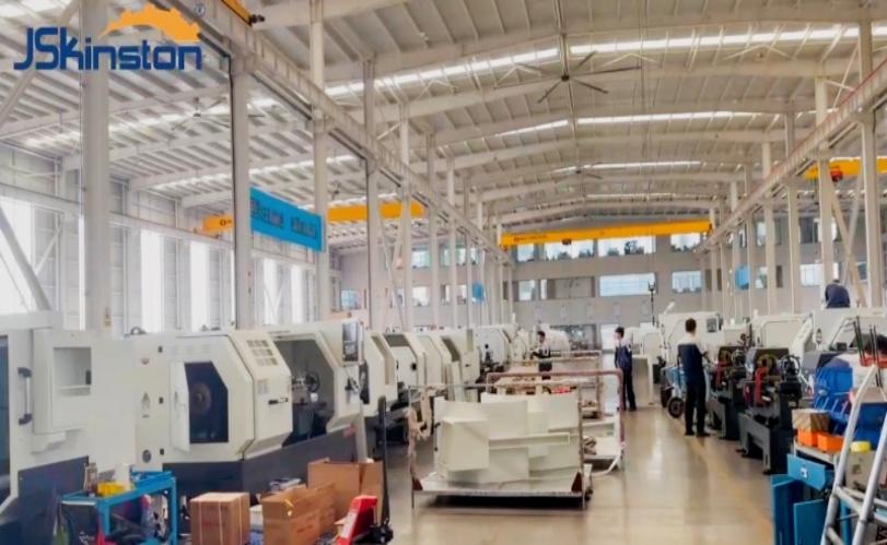 Torno CNC de leito plano CK6163-1000: Máquina de torneamento personalizável para peças de trabalho tipo disco e eixo
